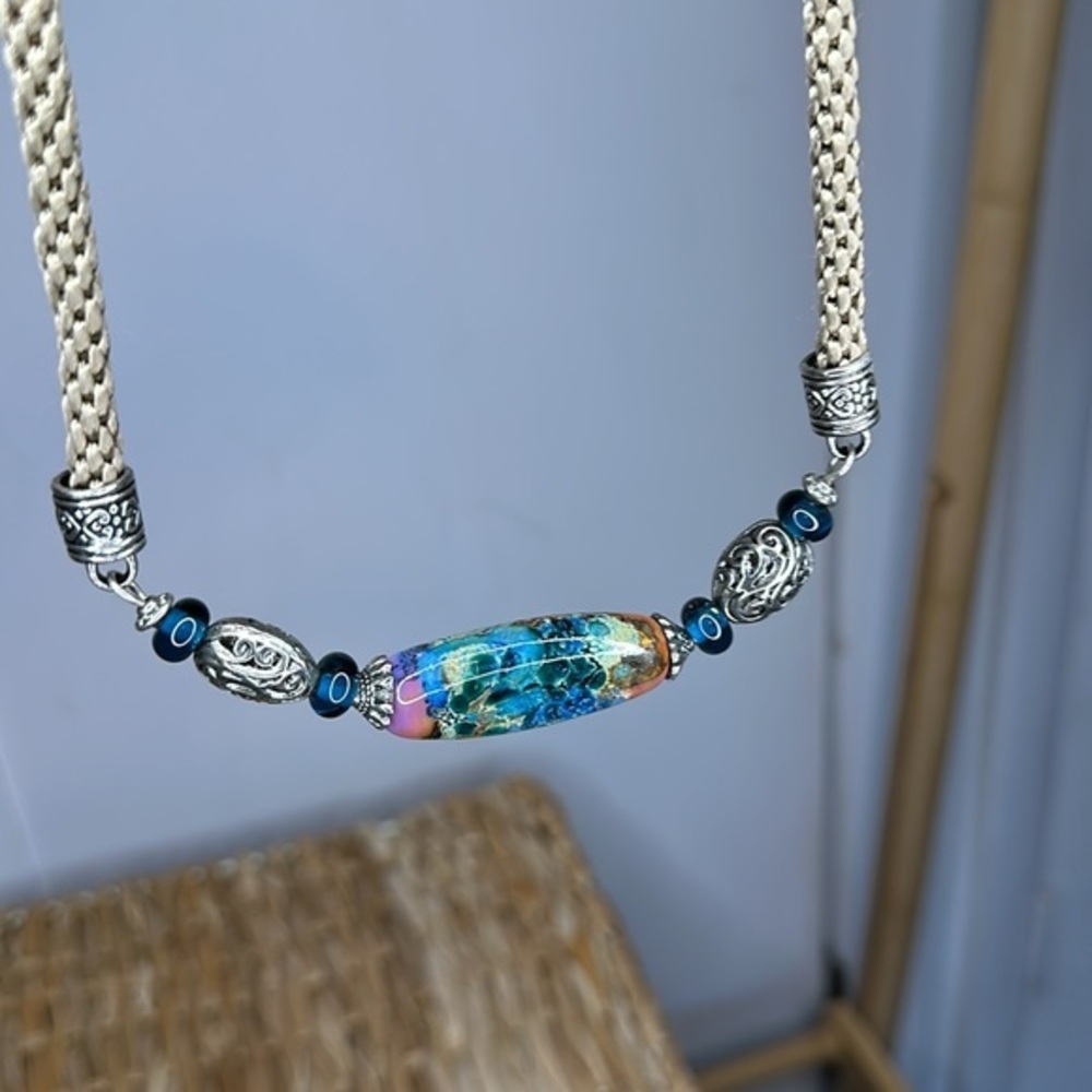Necklace handmade centerpiece with silver and beads - Picture 5 of 8